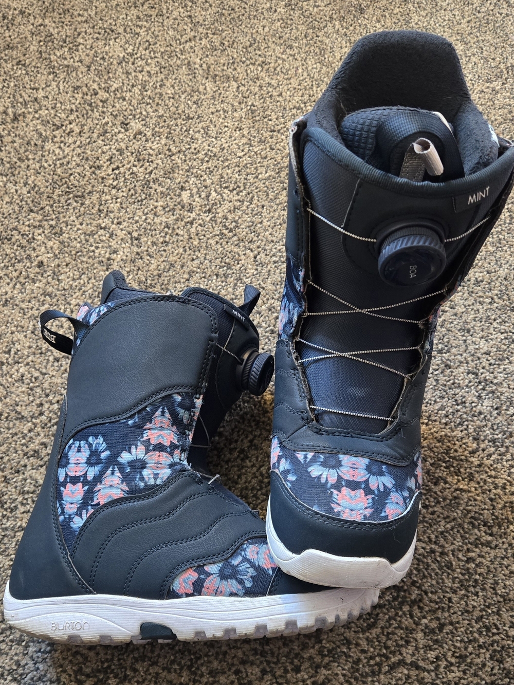 Burton Girls Mint Boa Snowboard Boots, Size 6w
